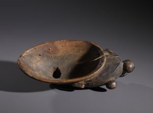 Guro - Costa d'Avorio : Nello stile di Maschera antropomorfa in legno duro a patina scura  e pigmenti  - Asta Asta 444 | AFRICA, OCEANIA E AMERICHE - ARTIGIANATO AFRICANO: VARI COMMITTENTI E SELEZIONE DALLA COLLEZIONE BARTOLOMUCCI Online - Associazione Nazionale - Case d'Asta italiane