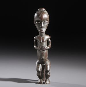 Fang - Gabon : Nello stile di Scultura antropomorfa di guardiano di reliquiario in legno a patina scura  - Asta Asta 444 | AFRICA, OCEANIA E AMERICHE - ARTIGIANATO AFRICANO: VARI COMMITTENTI E SELEZIONE DALLA COLLEZIONE BARTOLOMUCCI Online - Associazione Nazionale - Case d'Asta italiane