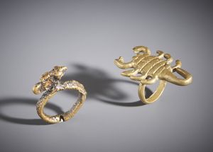 Lobi - Burkina Faso/Costa d'Avorio - Nello stile di Lotto composto da due anelli in bronzo con camaleonte e scorpione