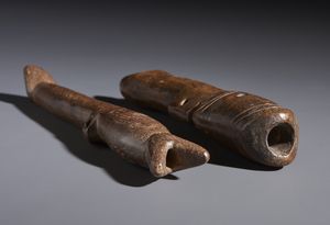 Mossi - Burkina Faso : Nello stile di Lotto composto da due fischietti in legno  - Asta Asta 444 | AFRICA, OCEANIA E AMERICHE - ARTIGIANATO AFRICANO: VARI COMMITTENTI E SELEZIONE DALLA COLLEZIONE BARTOLOMUCCI Online - Associazione Nazionale - Case d'Asta italiane