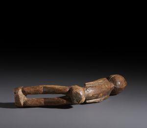 Lobi - Burkina Faso/Costa d'Avorio : Nello stile di Scultura antropomorfa in legno  - Asta Asta 444 | AFRICA, OCEANIA E AMERICHE - ARTIGIANATO AFRICANO: VARI COMMITTENTI E SELEZIONE DALLA COLLEZIONE BARTOLOMUCCI Online - Associazione Nazionale - Case d'Asta italiane