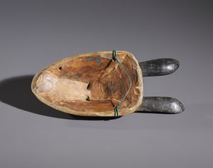 Guro - Costa d'Avorio : Nello stile di Maschera lepre in legno duro a patina naturale,  pigmento e caolino  - Asta Asta 444 | AFRICA, OCEANIA E AMERICHE - ARTIGIANATO AFRICANO: VARI COMMITTENTI E SELEZIONE DALLA COLLEZIONE BARTOLOMUCCI Online - Associazione Nazionale - Case d'Asta italiane