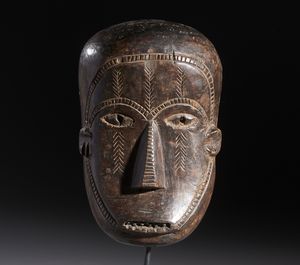 Ngbaka - Repubblica democratica del Congo - Nello stile di Maschera antropomorfa in legno duro a patina marrone
