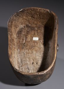 Ngbaka - Repubblica democratica del Congo : Nello stile di Maschera antropomorfa in legno duro a patina marrone  - Asta Asta 444 | AFRICA, OCEANIA E AMERICHE - ARTIGIANATO AFRICANO: VARI COMMITTENTI E SELEZIONE DALLA COLLEZIONE BARTOLOMUCCI Online - Associazione Nazionale - Case d'Asta italiane