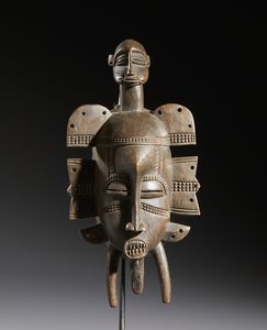 Senufo - Costa d'Avorio/Mali/Burkina Faso - Nello stile di Maschera antropozoomorfa in legno duro a patina marrone chiaro