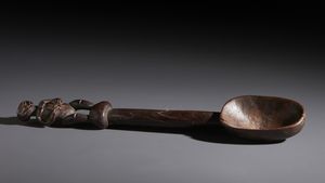 Nunuma - Burkina Faso : Nello stile di Cucchiaio Nunuma in legno con figura  - Asta Asta 444 | AFRICA, OCEANIA E AMERICHE - ARTIGIANATO AFRICANO: VARI COMMITTENTI E SELEZIONE DALLA COLLEZIONE BARTOLOMUCCI Online - Associazione Nazionale - Case d'Asta italiane