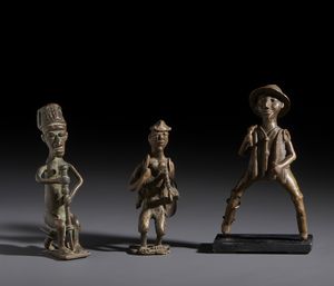 AUTORI VARI - Lotto composto da 3 sculture antropomorfe in bronzo di  differente qualit, dimensione, epoca e zona di provenienza