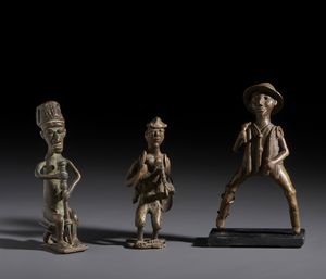 AUTORI VARI - Lotto composto da 3 sculture antropomorfe in bronzo di  differente qualit, dimensione, epoca e zona di provenienza