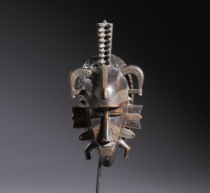 Senufo - Costa d'Avorio/Mali/Burkina Faso - Nello stile di Maschera antropozoomorfa in legno duro a patina scura