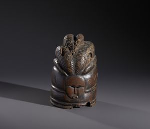 Mende - Sierra Leone - Nello stile di Maschera a casco in legno duro a patina marronecon difetti e mancanze