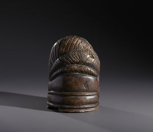 Mende - Sierra Leone : Nello stile di Maschera a casco in legno duro a patina marronecon difetti e mancanze  - Asta Asta 444 | AFRICA, OCEANIA E AMERICHE - ARTIGIANATO AFRICANO: VARI COMMITTENTI E SELEZIONE DALLA COLLEZIONE BARTOLOMUCCI Online - Associazione Nazionale - Case d'Asta italiane