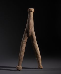 Lobi - Burkina Faso/Costa d'Avorio - Nello stile di Scultura antropomorfa estremamente stilizzata chiamata  Dagari  in legno duro a patina naturale e tracce di offerte sacrificali