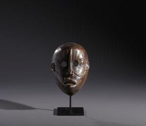 Dan - Costa d'Avorio/Liberia - Nello stile diMaschera antropomorfa in legno duro a patina marrone