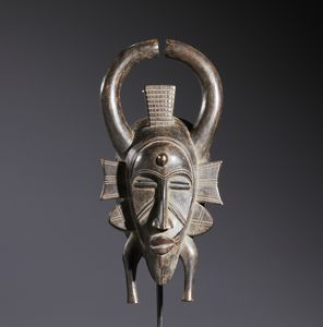 Senufo - Costa d'Avorio/Mali/Burkina Faso - Nello stile di Maschera antropozoomorfa  in legno duro a patina marrone