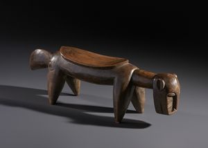 Senufo - Costa d'Avorio/Mali/Burkina Faso - Nello stile di Seggio zoomorfo in legno duro a patina naturale e lucida
