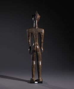 Mossi - Burkina Faso : Nello stile di Grande scultura antropomorfa femminile in legno duro a patina marrone  - Asta Asta 444 | AFRICA, OCEANIA E AMERICHE - ARTIGIANATO AFRICANO: VARI COMMITTENTI E SELEZIONE DALLA COLLEZIONE BARTOLOMUCCI Online - Associazione Nazionale - Case d'Asta italiane