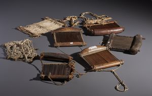 Senufo - Costa d'Avorio/Mali/Burkina Faso - Nello stile di Lotto composto da cinque navette per tessitura in legno e fibre