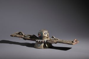 Ijio - Nigeria - Nello stile di Maschera-copricapo ''Spirito delle Acque'' in legno, metallo, fibre e pigmenti