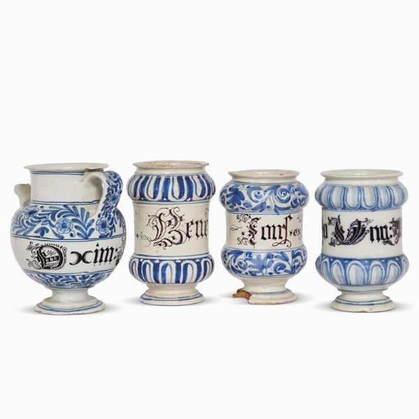 ASSORTIMENTO DI VASI DA FARMACIA, ITALIA SETTENTRIONALE, SECOLO XVIII  - Asta UNA COLLEZIONE DI VASI DA FARMACIA IN MAIOLICA - Associazione Nazionale - Case d'Asta italiane