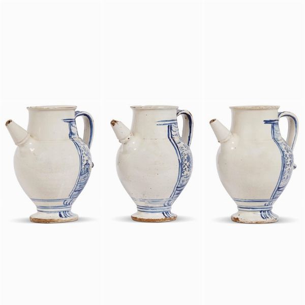 TRE ORCIOLI, TORRE DEI PASSERI, SECOLO XVIII  - Asta UNA COLLEZIONE DI VASI DA FARMACIA IN MAIOLICA - Associazione Nazionale - Case d'Asta italiane