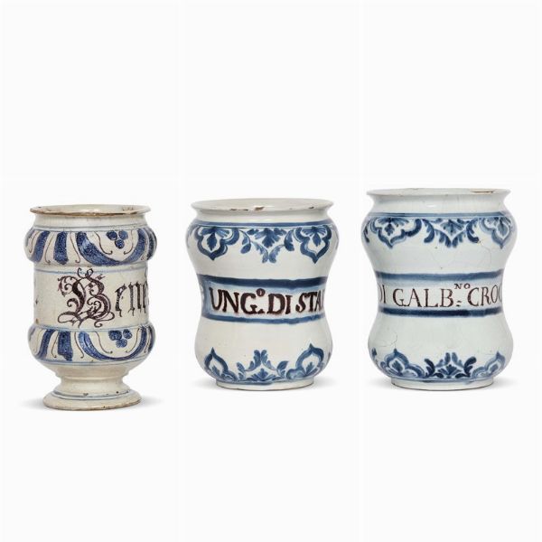 TRE ALBARELLI, BASSANO, SECONDA MET&Agrave; SECOLO XVIII  - Asta UNA COLLEZIONE DI VASI DA FARMACIA IN MAIOLICA - Associazione Nazionale - Case d'Asta italiane