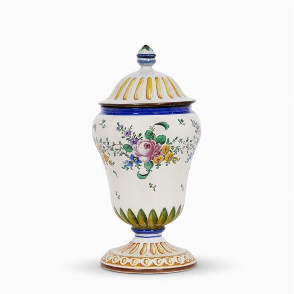 VASO CON COPERCHIO, FAENZA, MANIFATTURA FERNIANI, SECONDA MET&Agrave; SECOLO XVIII  - Asta UNA COLLEZIONE DI VASI DA FARMACIA IN MAIOLICA - Associazione Nazionale - Case d'Asta italiane