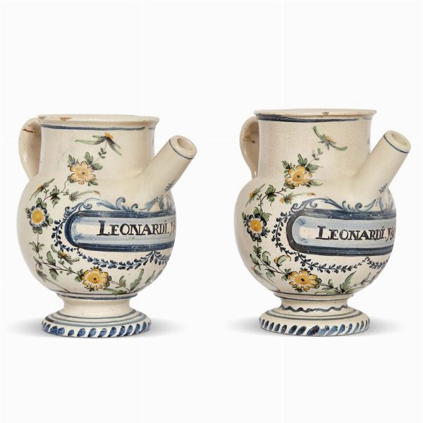 COPPIA DI ORCIOLI, PESARO, SECONDA MET&Agrave; SECOLO XVIII  - Asta UNA COLLEZIONE DI VASI DA FARMACIA IN MAIOLICA - Associazione Nazionale - Case d'Asta italiane