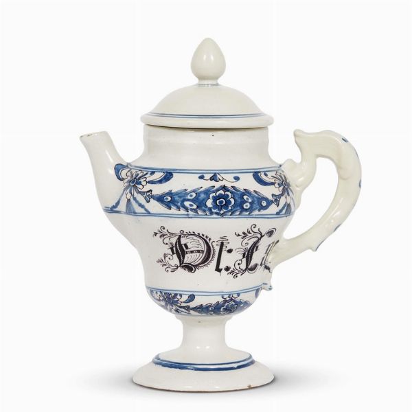 VERSATOIO CON COPERCHIO, NOVE DI BASSANO, MANIFATTURA ANTONIBON, SECONDA MET&Agrave; SECOLO XVIII  - Asta UNA COLLEZIONE DI VASI DA FARMACIA IN MAIOLICA - Associazione Nazionale - Case d'Asta italiane