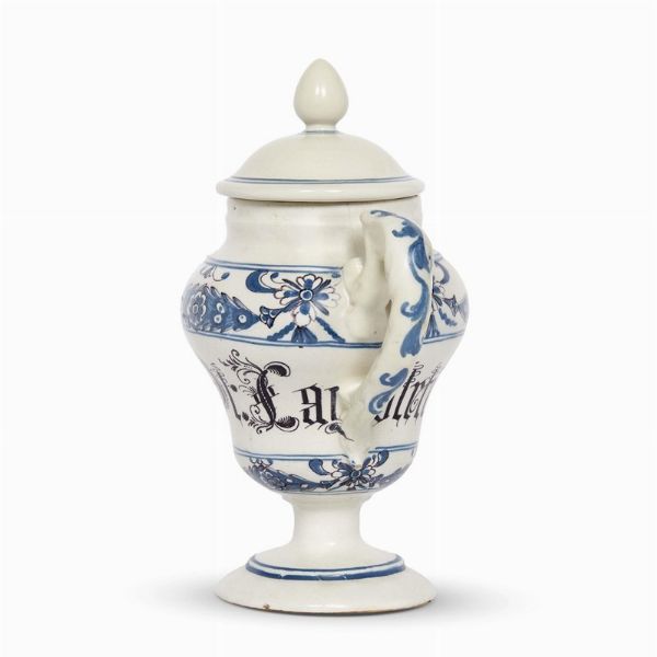 VERSATOIO CON COPERCHIO, NOVE DI BASSANO, MANIFATTURA ANTONIBON, SECONDA MET&Agrave; SECOLO XVIII  - Asta UNA COLLEZIONE DI VASI DA FARMACIA IN MAIOLICA - Associazione Nazionale - Case d'Asta italiane