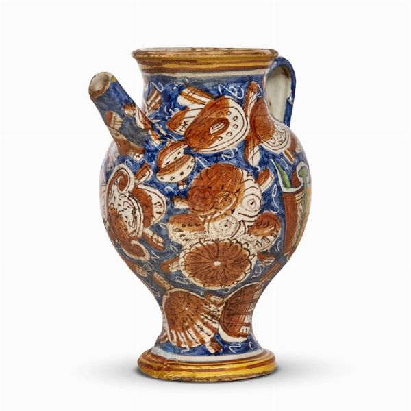 VERSATOIO, AREA METAURENSE, CASTELDURANTE (?), FINE SECOLO XVI  - Asta UNA COLLEZIONE DI VASI DA FARMACIA IN MAIOLICA - Associazione Nazionale - Case d'Asta italiane