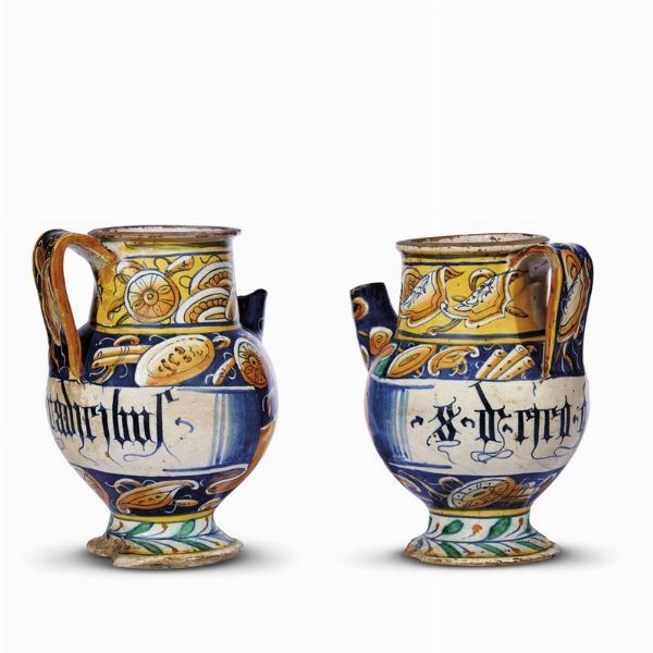 COPPIA DI ORCIOLI, PESARO, 1580 CIRCA  - Asta UNA COLLEZIONE DI VASI DA FARMACIA IN MAIOLICA - Associazione Nazionale - Case d'Asta italiane
