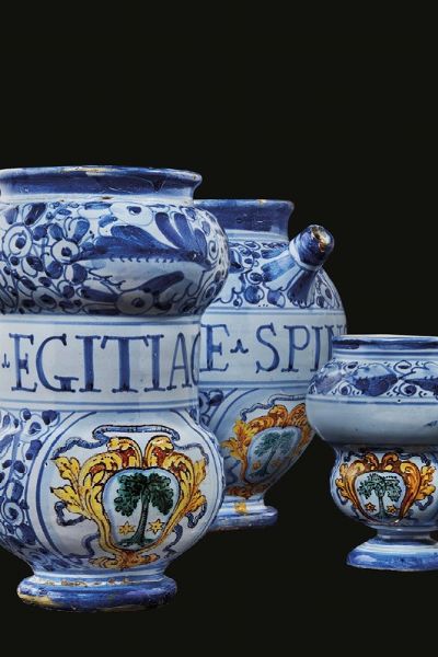 SEI VASI, ROMA, SECONDA MET&Agrave; SECOLO XVII  - Asta UNA COLLEZIONE DI VASI DA FARMACIA IN MAIOLICA - Associazione Nazionale - Case d'Asta italiane
