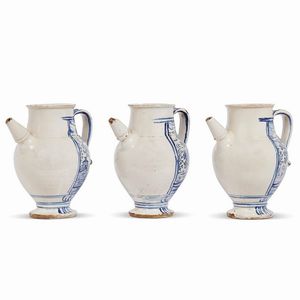 TRE ORCIOLI, TORRE DEI PASSERI, SECOLO XVIII  - Asta UNA COLLEZIONE DI VASI DA FARMACIA IN MAIOLICA - Associazione Nazionale - Case d'Asta italiane