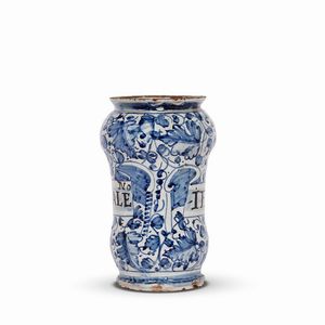 ALBARELLO, ROMA, MET&Agrave; SECOLO XVII  - Asta UNA COLLEZIONE DI VASI DA FARMACIA IN MAIOLICA - Associazione Nazionale - Case d'Asta italiane