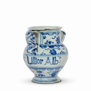 VERSATOIO, SAVONA O ALBISOLA, SECONDA MET&Agrave; SECOLO XVII  - Asta UNA COLLEZIONE DI VASI DA FARMACIA IN MAIOLICA - Associazione Nazionale - Case d'Asta italiane