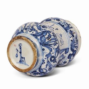 ALBARELLO, ALBISOLA, SECOLO XVII  - Asta UNA COLLEZIONE DI VASI DA FARMACIA IN MAIOLICA - Associazione Nazionale - Case d'Asta italiane