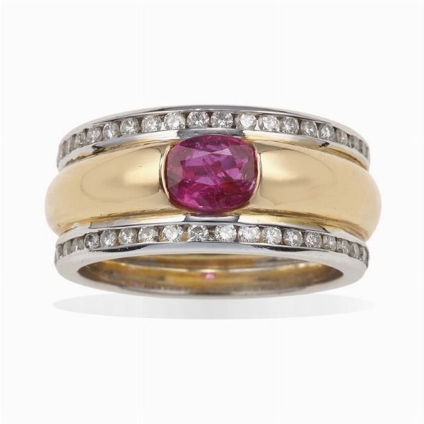 Anello con rubino Thailandia e piccoli diamanti  - Asta Vintage Jewellery - Associazione Nazionale - Case d'Asta italiane