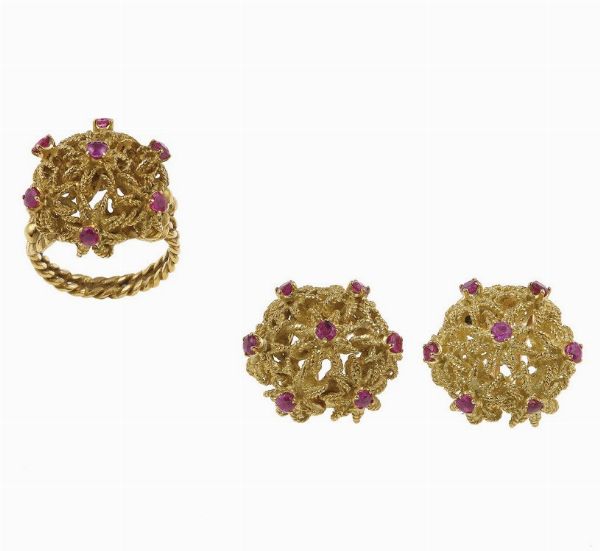 Demi-parure composta da anello ed orecchini con piccoli rubini  - Asta Vintage Jewellery - Associazione Nazionale - Case d'Asta italiane