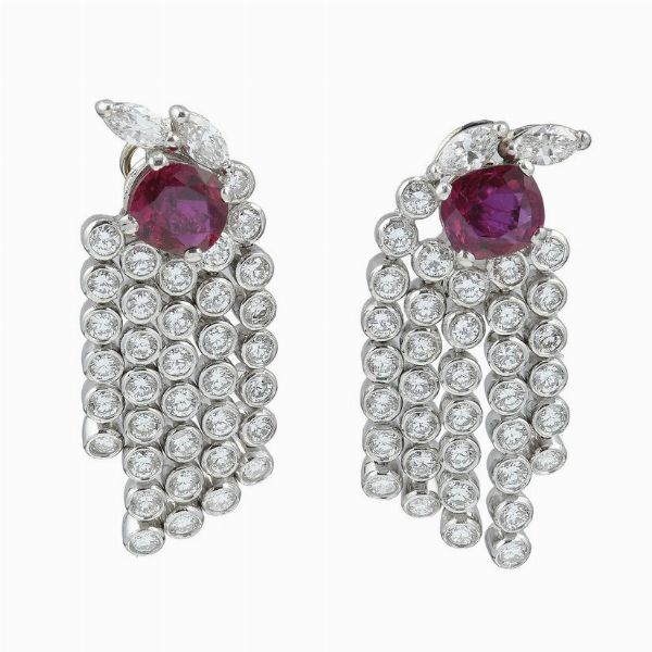 Orecchini con diamanti e rubini Thailandia  - Asta Vintage Jewellery - Associazione Nazionale - Case d'Asta italiane