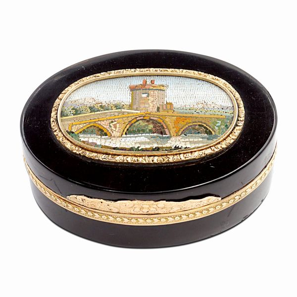 Tabacchiera in lacca, oro giallo e micromosaico  - Asta Arredi, Sculture, Dipinti Antichi e del XIX Secolo - Associazione Nazionale - Case d'Asta italiane