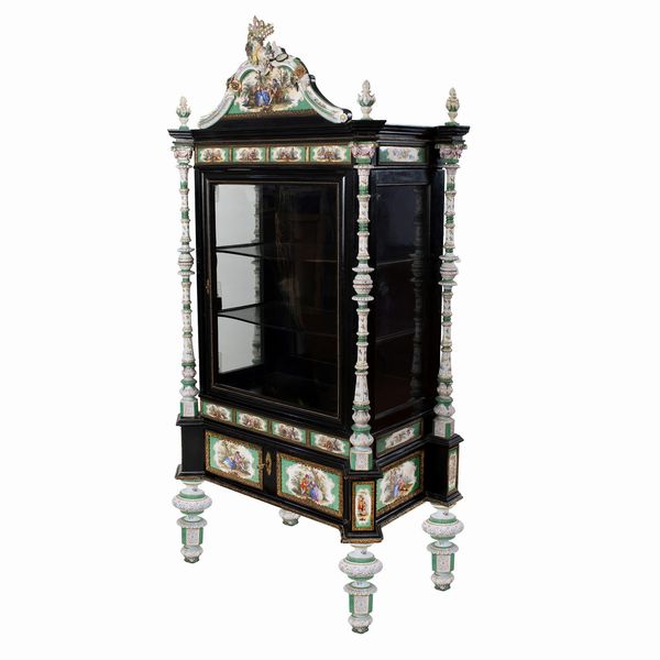 Mobile vetrina in legno e porcellana  - Asta Arredi, Sculture, Dipinti Antichi e del XIX Secolo - Associazione Nazionale - Case d'Asta italiane