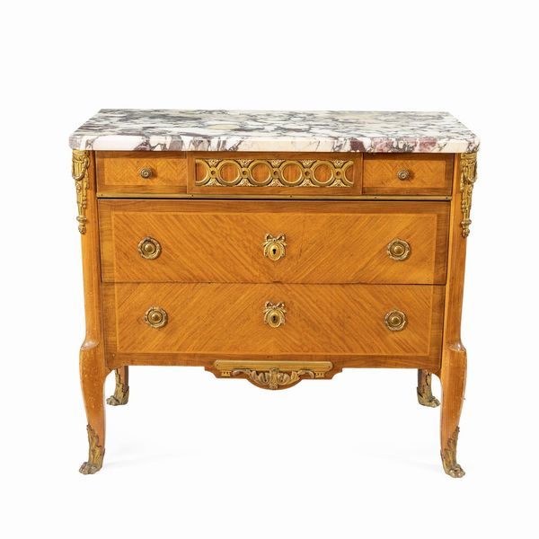 Cassettone in stile Transizione  - Asta Arredi, Sculture, Dipinti Antichi e del XIX Secolo - Associazione Nazionale - Case d'Asta italiane