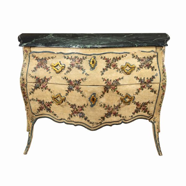 Cassettone in legno laccato  - Asta Arredi, Sculture, Dipinti Antichi e del XIX Secolo - Associazione Nazionale - Case d'Asta italiane