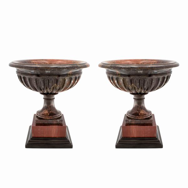 Coppia di alzate in marmo Africano  - Asta Arredi, Sculture, Dipinti Antichi e del XIX Secolo - Associazione Nazionale - Case d'Asta italiane