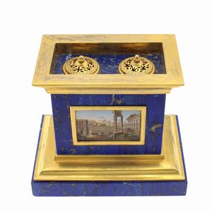 Scatola calamaio in bronzo dorato, lapislazzulo e micromosaico  - Asta Arredi, Sculture, Dipinti Antichi e del XIX Secolo - Associazione Nazionale - Case d'Asta italiane