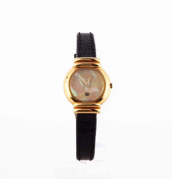 Gucci 5300 - Orologio da polso al quarzo da donna in metallo dorato con quadrante in madreperla  - Asta Orologi da Polso da Tasca e da Tavolo - Associazione Nazionale - Case d'Asta italiane