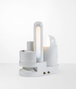 GAE AULENTI : Lampada da tavolo mod. Rimorchiatore  - Asta Design 200 - Associazione Nazionale - Case d'Asta italiane