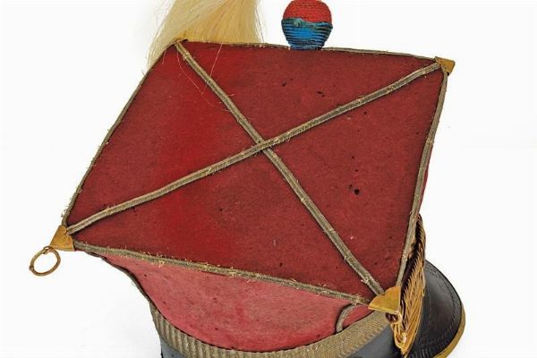 Chapka per compagnia di Stato Maggiore del 1 reggimento lancieri (trombettiere)  - Asta Rare Armi Antiche e Armature da Tutto il Mondo - Associazione Nazionale - Case d'Asta italiane