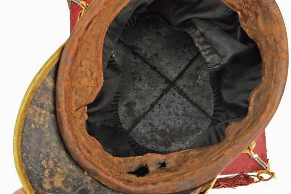 Chapka per compagnia di Stato Maggiore del 1 reggimento lancieri (trombettiere)  - Asta Rare Armi Antiche e Armature da Tutto il Mondo - Associazione Nazionale - Case d'Asta italiane