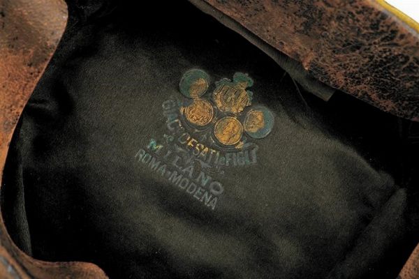 Berretto per colonnello dei cavalleggeri di Saluzzo  - Asta Rare Armi Antiche e Armature da Tutto il Mondo - Associazione Nazionale - Case d'Asta italiane